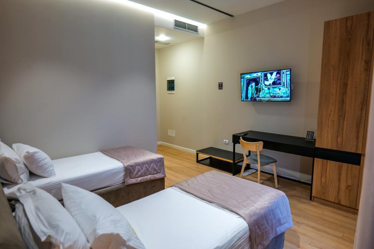 Lord Hotel Tirana Vorë エクステリア 写真